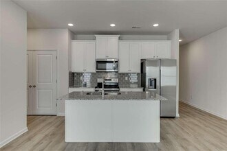 4741 Medlock Ln in Oakwood, GA - Building Photo - Building Photo