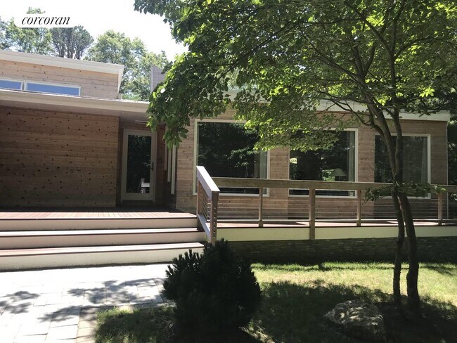 15 Augies Path in East Hampton, NY - Building Photo - Building Photo