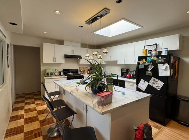 14181 Malabar Ave in White Rock, BC - Building Photo - Building Photo