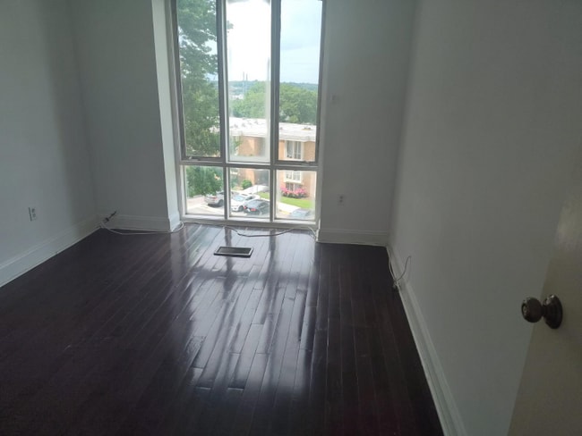 property at 5715 N Kings Hwy