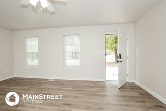 135 W Lakefield Dr in Greensboro, NC - Foto de edificio - Building Photo