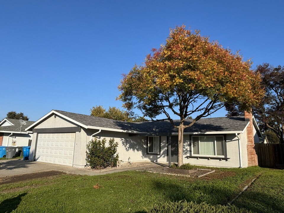 137 Edwin Dr in Vacaville, CA - Building Photo