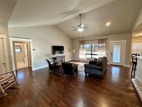 405 Woodlawn Dr in Kingsland, TX - Building Photo - Building Photo