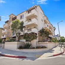 4771 Forman Ave in Toluca Lake, CA - Foto de edificio - Building Photo