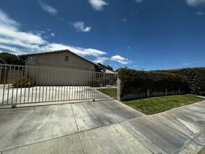 31675 Victor Rd in Cathedral City, CA - Building Photo - Building Photo