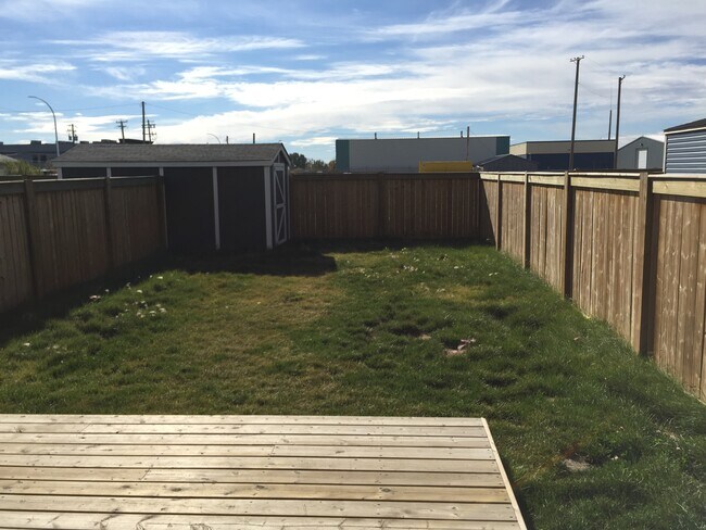 9209-9102 102 Ave in Fort St John, BC - Building Photo - Building Photo