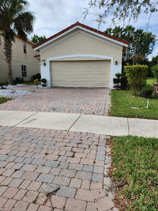 21-45 NW Padova St in Port St. Lucie, FL - Foto de edificio