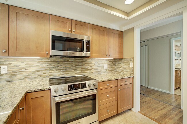 2940 76th Ave SE in Mercer Island, WA - Building Photo - Building Photo