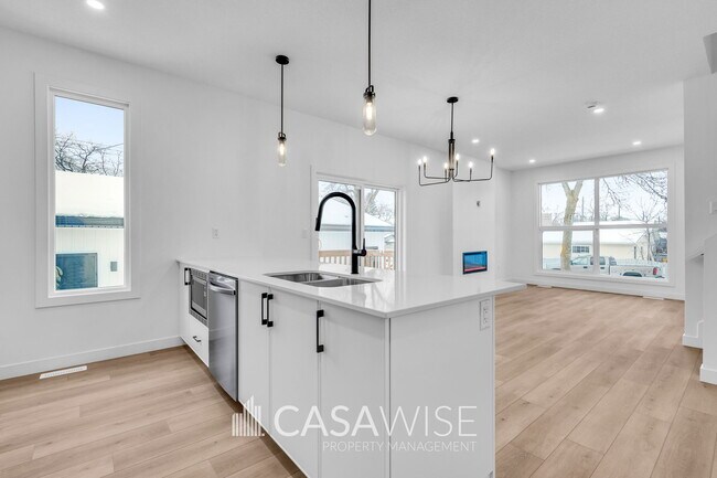 15412-15496 96 Ave NW in Edmonton, AB - Building Photo - Building Photo