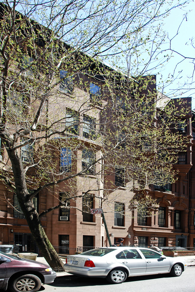 17 W 82nd St in New York, NY - Foto de edificio - Building Photo