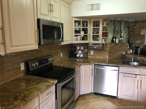 8977 Wiles Rd-Unit -308 in Coral Springs, FL - Building Photo - Building Photo