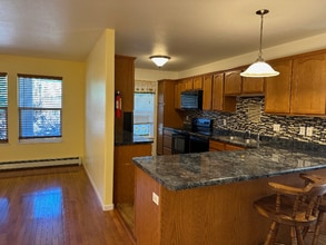 883 Vineyard Ave in Palisade, CO - Foto de edificio - Building Photo