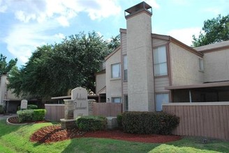 Ambiance Townhomes in Houston, TX - Building Photo - Building Photo