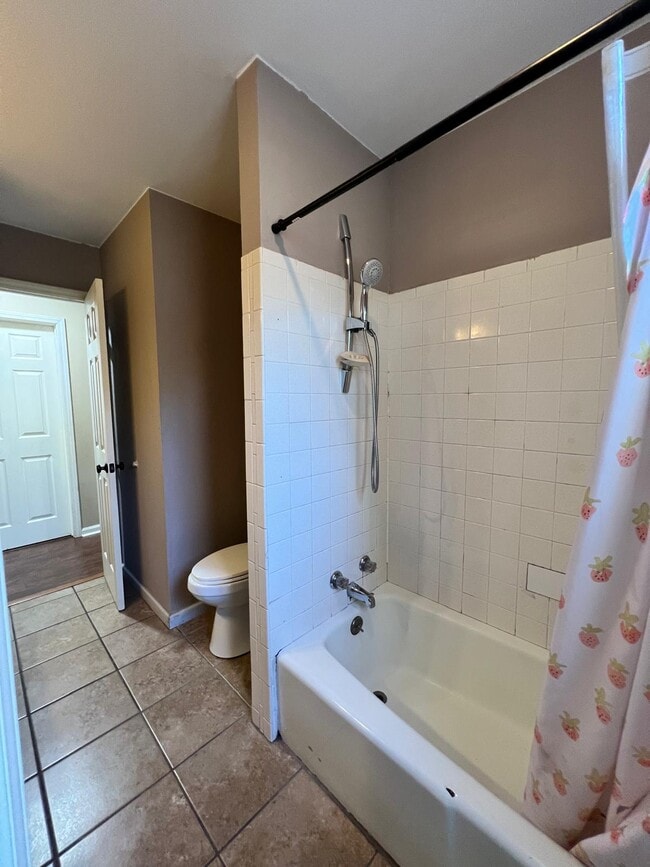 1502 White Rd in Springdale, AR - Foto de edificio - Building Photo