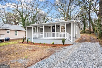 384 St Johns Ave SW in Atlanta, GA - Foto de edificio - Building Photo