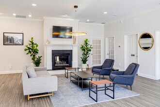 The Apartments at The Sycamores in Reston, VA - Foto de edificio - Interior Photo