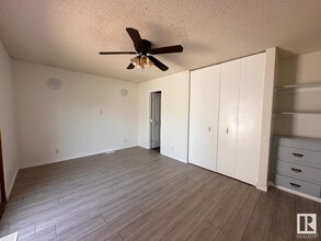 2014-2046 46 St NW in Edmonton, AB - Building Photo - Building Photo