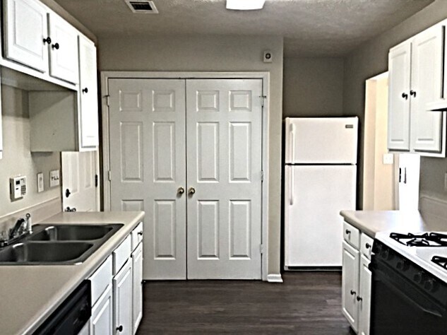 2603 Old Rex Morrow Rd in Ellenwood, GA - Building Photo - Building Photo