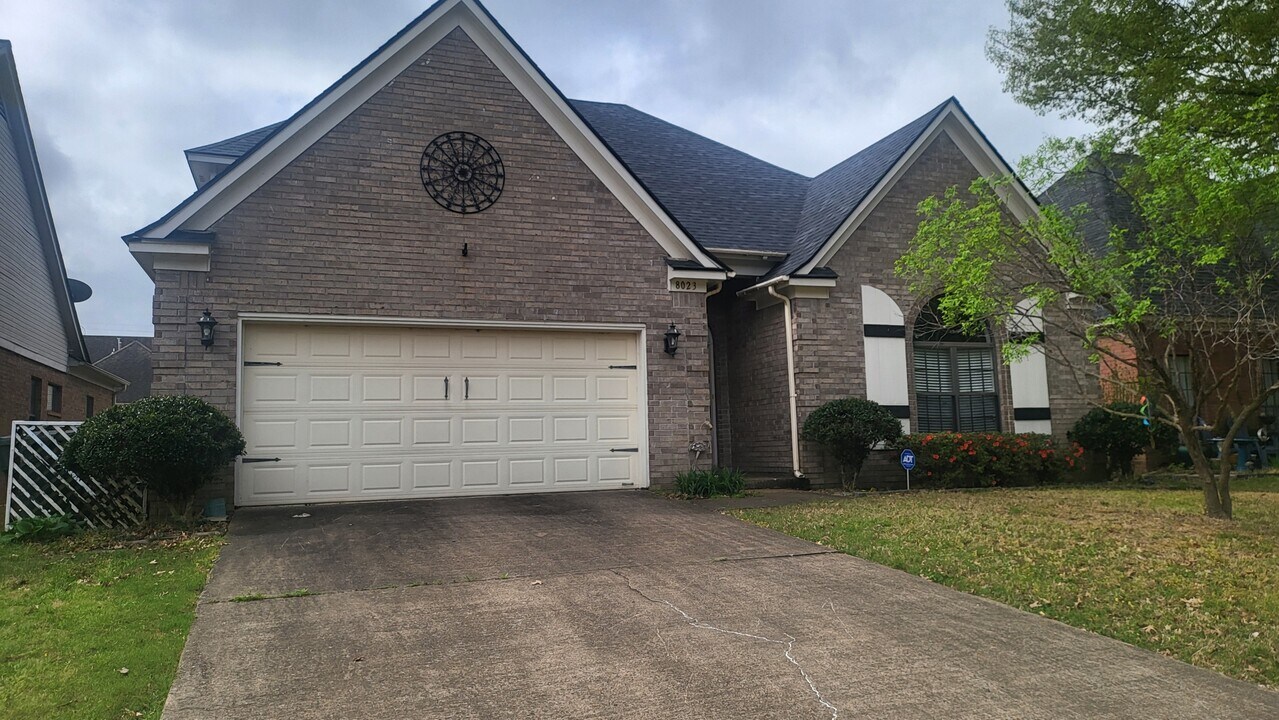 8023 Jills Creek Dr in Bartlett, TN - Building Photo