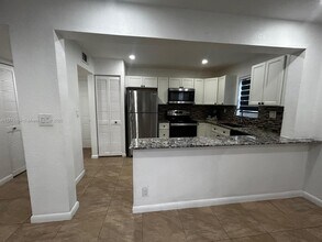 4166 NW 90th Ave, Unit 204 in Coral Springs, FL - Building Photo - Building Photo