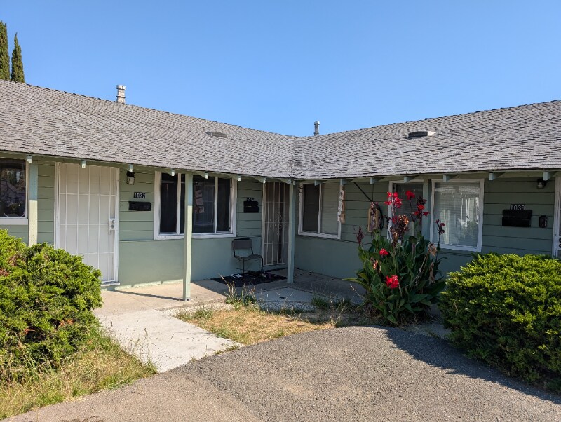 1032 Gilbert St in Hayward, CA - Building Photo