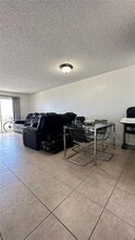 6060 W 21st Ct, Unit 604 in Hialeah, FL - Foto de edificio - Building Photo