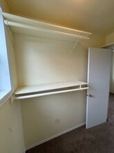 2103 Broadway St NE, Unit #1 Large Room in Salem, OR - Building Photo - Building Photo
