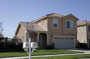 271 E 49th St in San Bernardino, CA - Building Photo