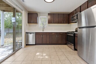 86 Gant Cir in Streamwood, IL - Building Photo - Building Photo
