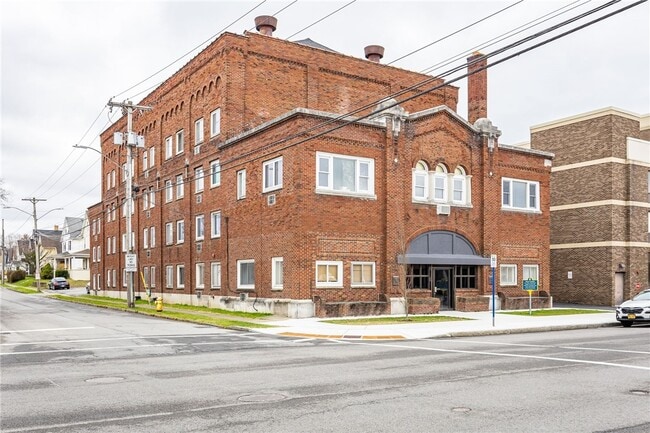 404 Main St in East Rochester, NY - Building Photo - Building Photo