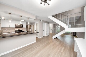 10018 Knoboak Dr in Houston, TX - Building Photo - Building Photo