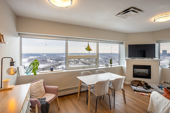 Park Square Apartments in Edmonton, AB - Building Photo - Interior Photo