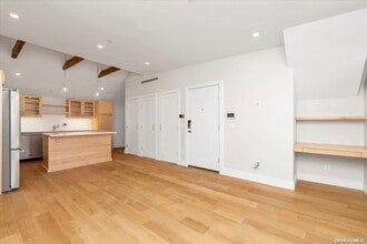 108 South St in Oyster Bay, NY - Building Photo - Building Photo
