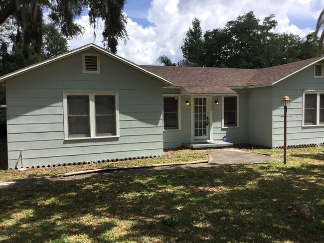 property at 920 S Kissengen Ave
