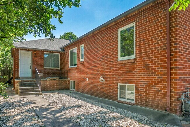 property at 736 Albion St