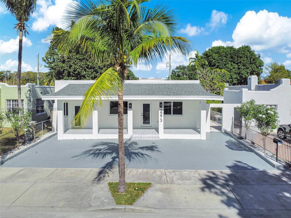 2273 SW 5th St in Miami, FL - Building Photo