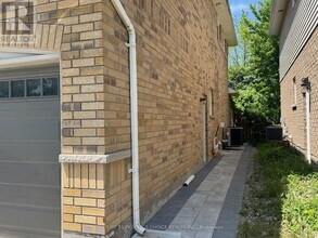 452 Britannia Ave E in Oshawa, ON - Building Photo - Building Photo