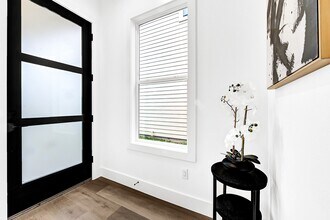 2034 Thonig Rd in Houston, TX - Building Photo - Building Photo