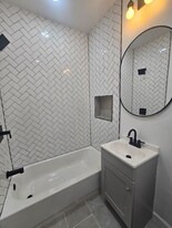 5163 Wakefield St, Unit 5 in Philadelphia, PA - Building Photo