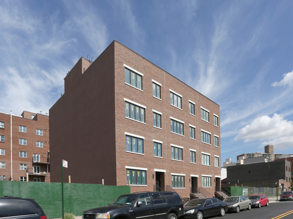 75-83 Gerry St in Brooklyn, NY - Building Photo