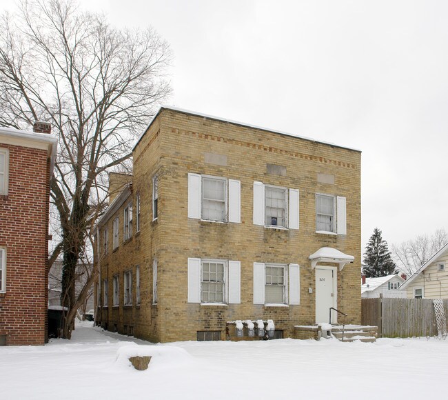 1657 Sullivant Ave in Columbus, OH - Building Photo - Building Photo