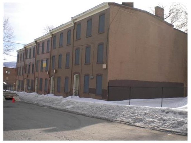 159 Washington St in Newburgh, NY - Building Photo - Building Photo