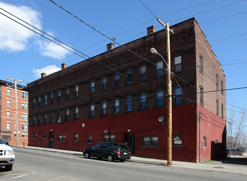 125-127 Sargeant St in Holyoke, MA - Building Photo