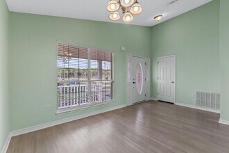 742 Saltair Ln in Mary Esther, FL - Building Photo - Building Photo