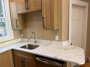 33 Ann St in Newport, RI - Building Photo - Building Photo