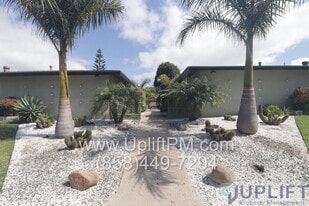 3434 Monroe St in Carlsbad, CA - Building Photo