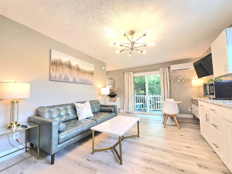 1 Minimalist Modern Studio in St. Petersburg, FL - Building Photo