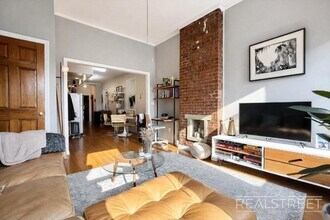 Updated Spacious 1 BR in Cobble Hill!, Unit 3R in Brooklyn, NY - Foto de edificio - Building Photo
