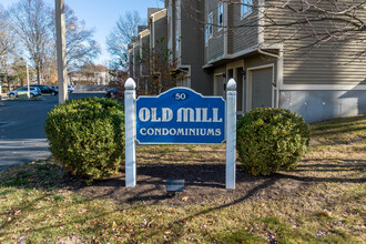 Old Mill Condominiums in Plainville, CT - Foto de edificio - Building Photo