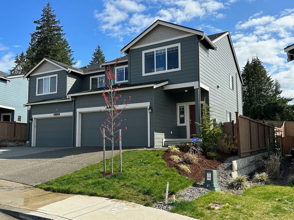6452 Yorktown Pl NE in Bremerton, WA - Building Photo